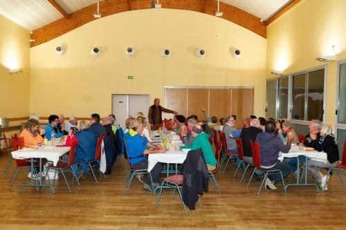 2025-10-12-RandoPartyDiner02