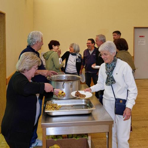 2025-10-12-RandoPartyDiner06
